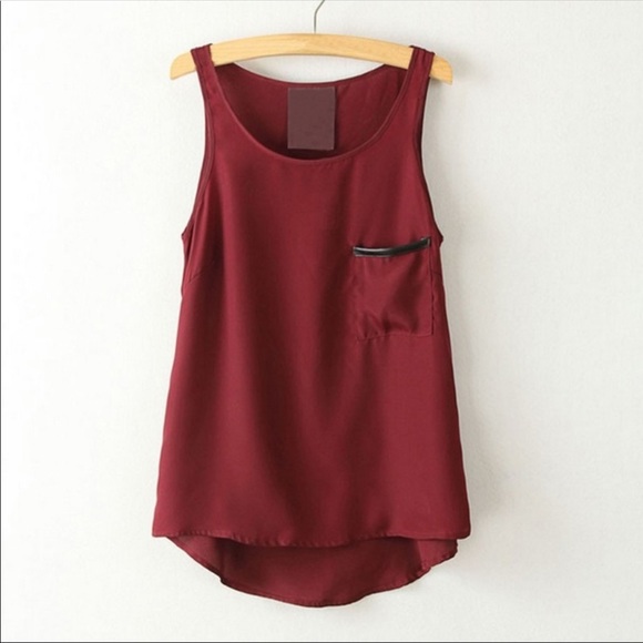 Tops - ♣️Burgundy Sleeveless Top with Pocket ♣️